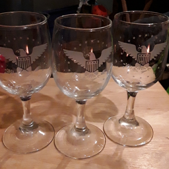 SET OF  3  ETCHED GLASS  WINE GLASSES. - Picture 3 of 3